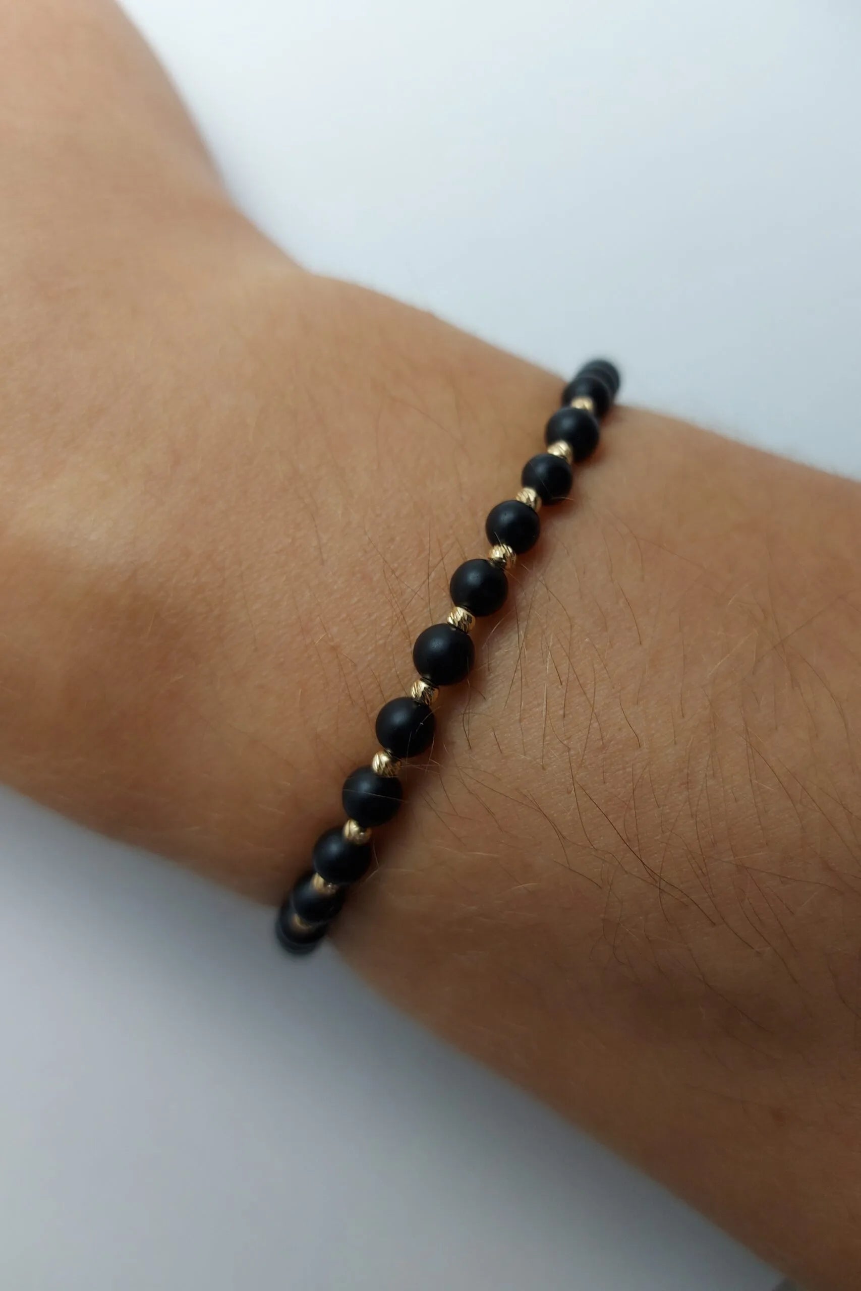 Bratara cu 10 bilute din aur 14k si Onix mat negru
