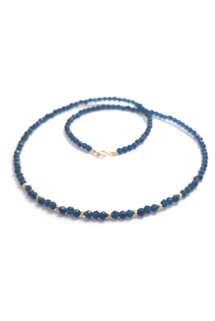 Colier cu cristale rotunde albastru închis și bile de aur de 14k de 2mm, lungime 40 cm