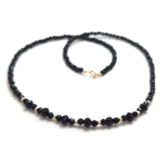 Colier cu cristale rotunde negre combinate și bile de aur de 14k de 2mm, lungime 40 cm