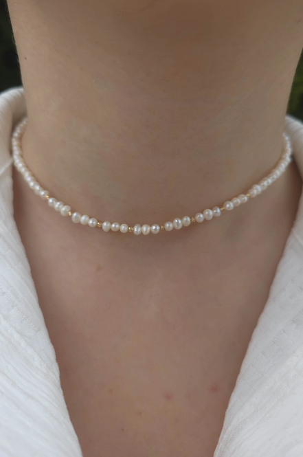 Colier cu perle,10 biluțe(2mm) și închidere de aur de 14k