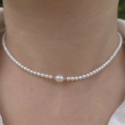 Colier cu perle,4 biluțe(2mm) și închidere de aur de 14k
