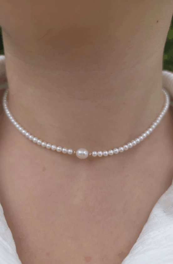 Colier cu perle,4 biluțe(2mm) și închidere de aur de 14k