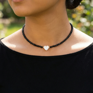 Colier cu cristale negre,4 biluțe(2mm) și închidere de aur de 14k