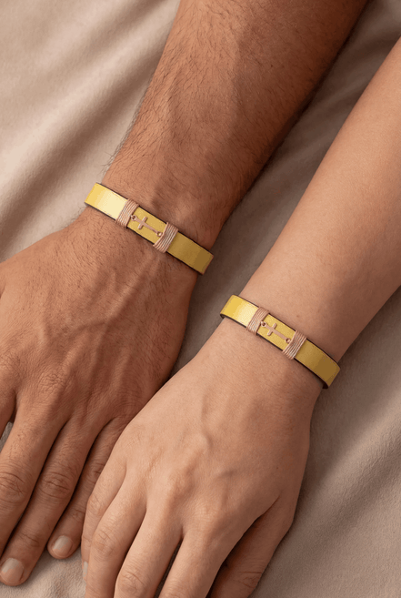 Bratara din piele naturala aurie lata si cruciulita din aur de 14k